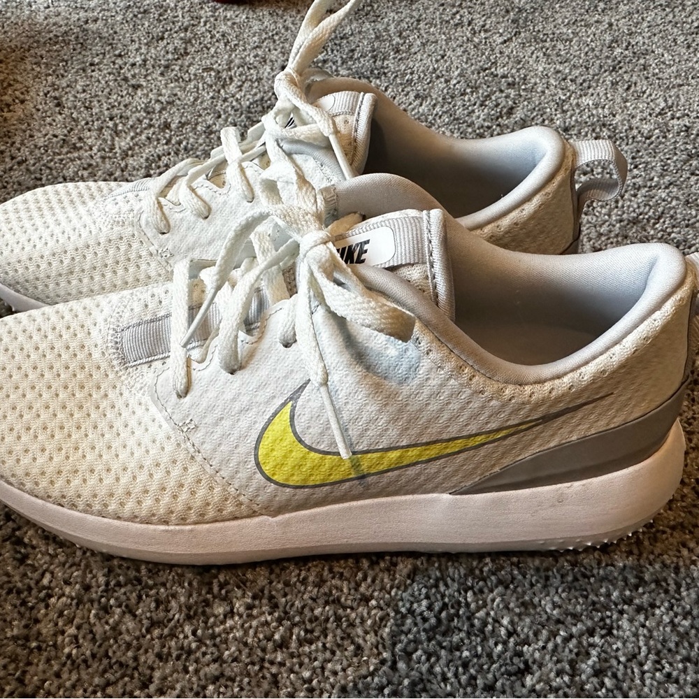 Like new Women’s Nike Roshe Golf Shoes White Light Citron Size 7.5